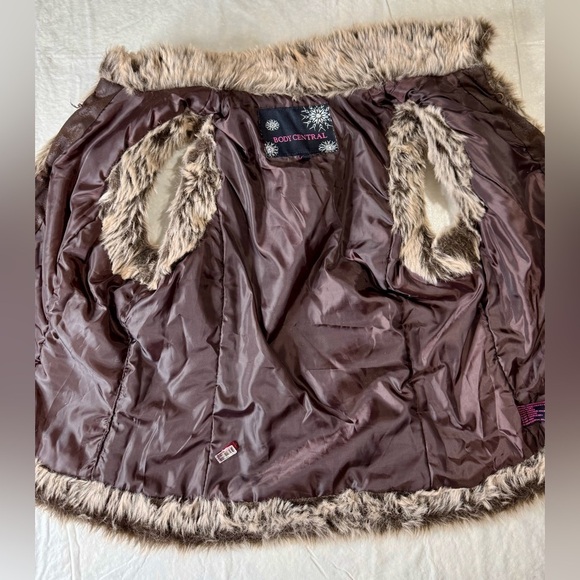 Body Central Faux Fur Lined Vest – Size L - Picture 3 of 7